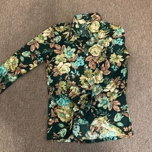 Vintage womens polyester  long sleeve shirt.  
California brand 

Size xlarge